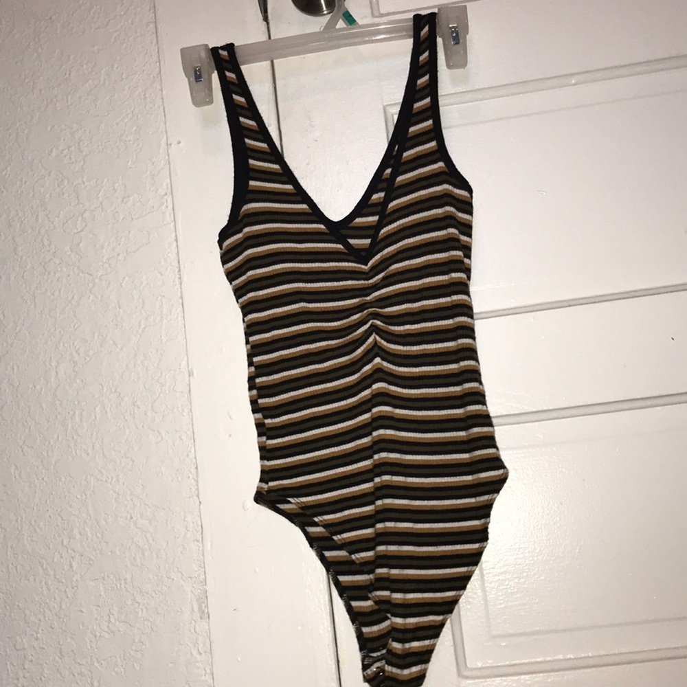 Striped shirt (clips at bottom)